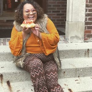 Meet your Posher, Isa